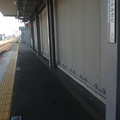 Photos: 21年10月2日時点での、衣摺加美北駅の乗車目標案内。