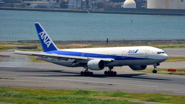 ANA 777-200（JA8198）