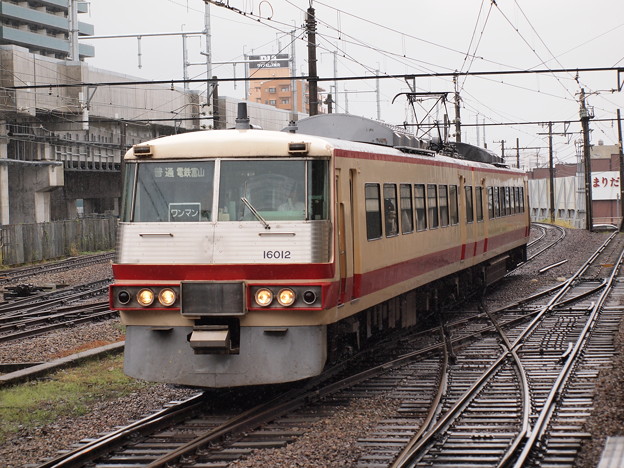 富山地鉄16010系富山駅