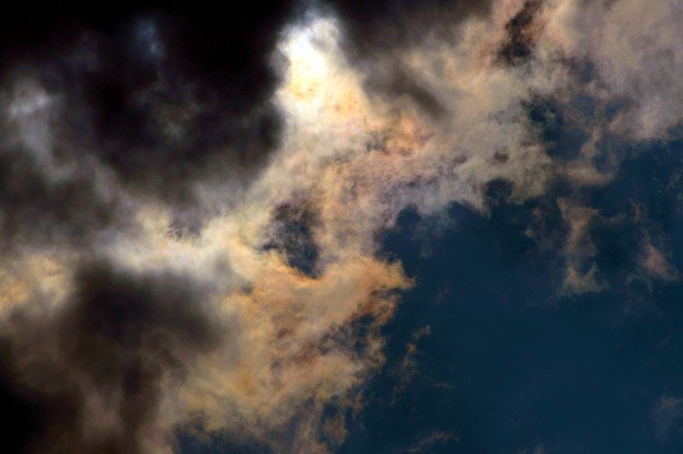 太陽近くの雲達　2