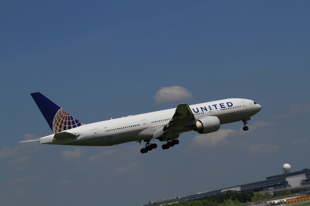 UNITED Boeing 777-224/ER(N78009) 最終着陸態勢1