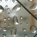 Photos: 窓に付着の雨粒