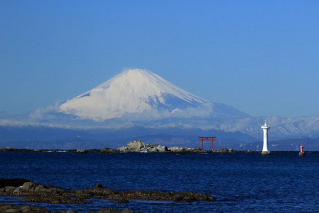 富士と鳥居と灯台と