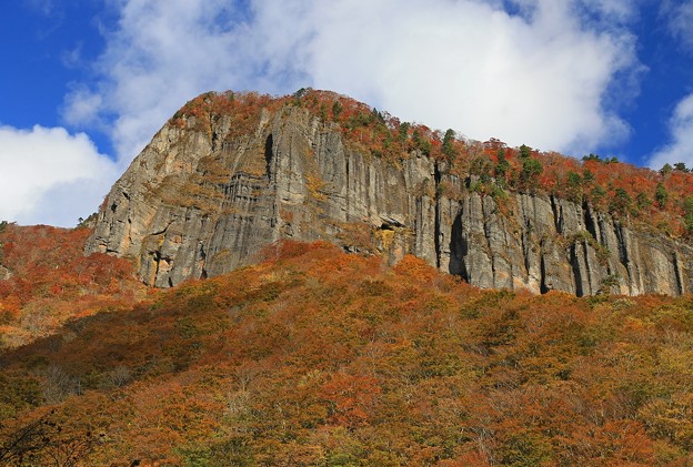 巨大な磐司岩
