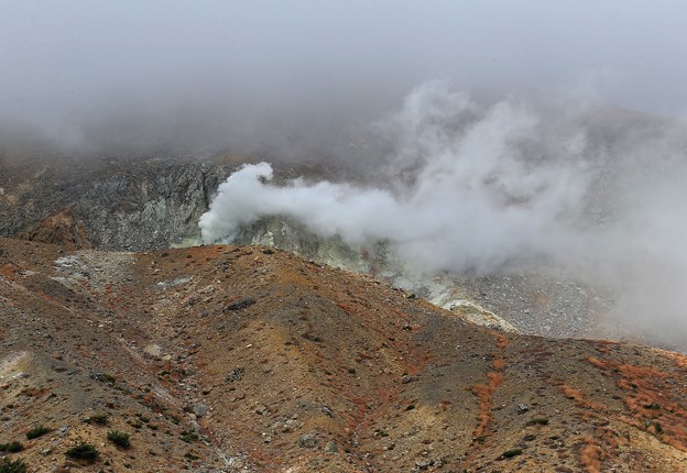 Photos: 一切経山の噴煙