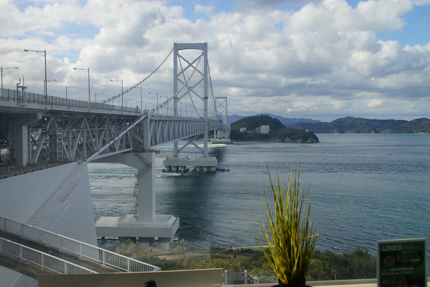 Photos: うずしおレストランから鳴門大橋