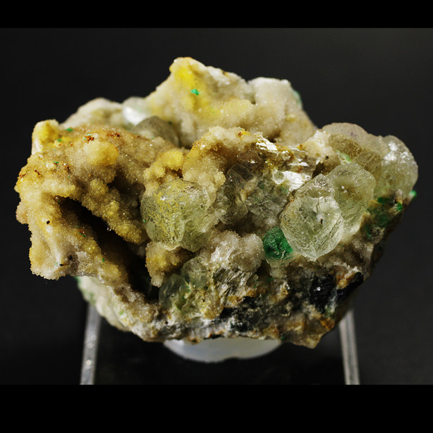 水晶母岩にマラカイト蛍石共生その１
