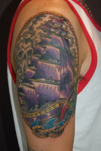 トラッドな帆船のタトゥー　trad ship tattoo