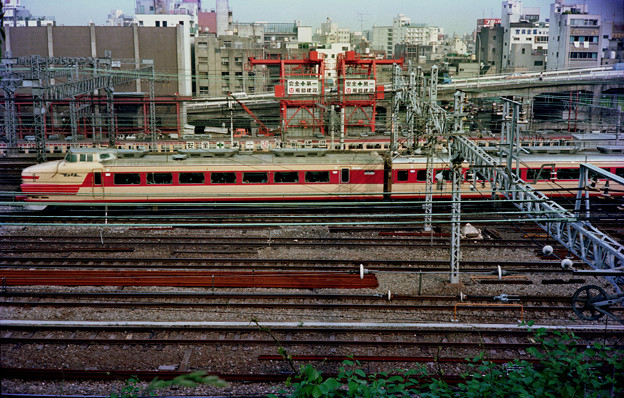 Photos: 0012　181系特急とき＆457系急行電車（昭和56年上野駅付近）