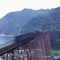 Photos: 1986年8月山陰旅062KR　山陰本線　餘部鉄橋と旧客（再スキャン）