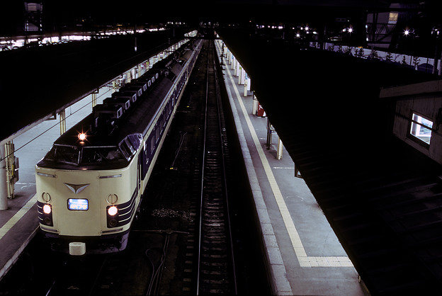 1992年7月（KR）青森駅で発車を待つ寝台特急電車「はくつる」その２