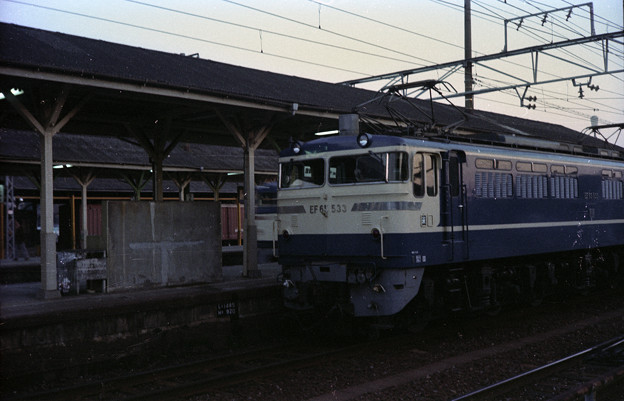 Photos: 【ネガ】岡多線　自動車運搬貨物　1978年　岡崎駅（再スキャン）
