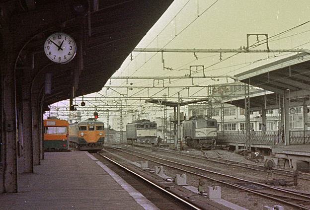 【ネガ】3番線岐阜方の景色　1978年　名古屋駅（再スキャン）