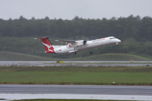 Q400 VH-LQM Qantas Link 2013.09