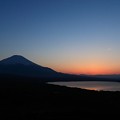 Photos: 夕景富士と飛行機雲