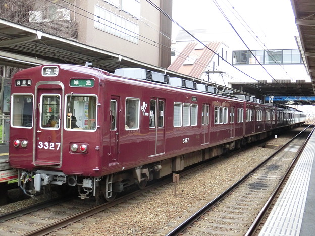 阪急：3300系(3327F)-03