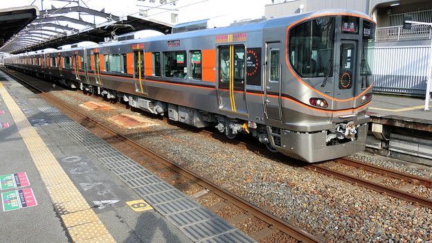 ＪＲ西日本：323系(LS11)-01