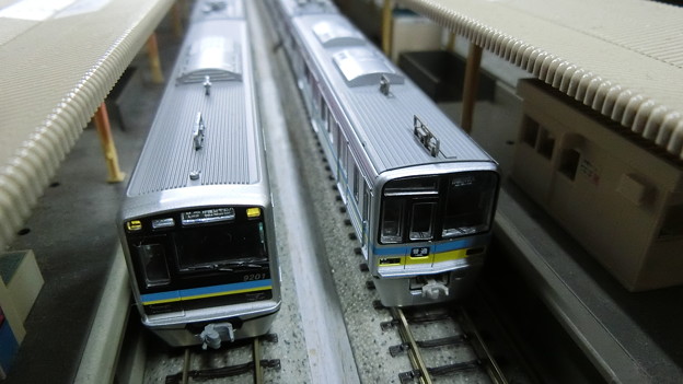 写真: 模型：千葉ニュータウン鉄道9200形と9800形