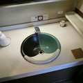 写真: 因州焼きの洗面台