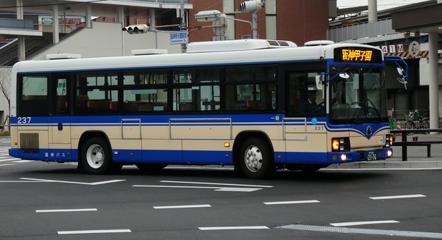 写真: 阪神バス-010