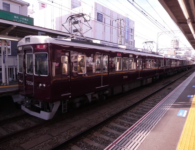 写真: 阪急：7000系(7034F)-01
