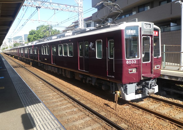 写真: 阪急：8000系(8031F)・7000系(7021F)-01