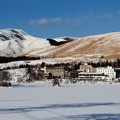 車山と全面凍結の白樺湖
