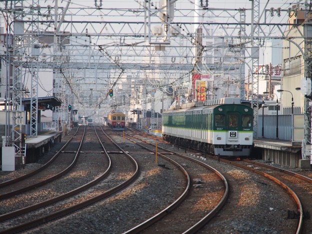 写真: 京阪8000系 8030番台と5000系