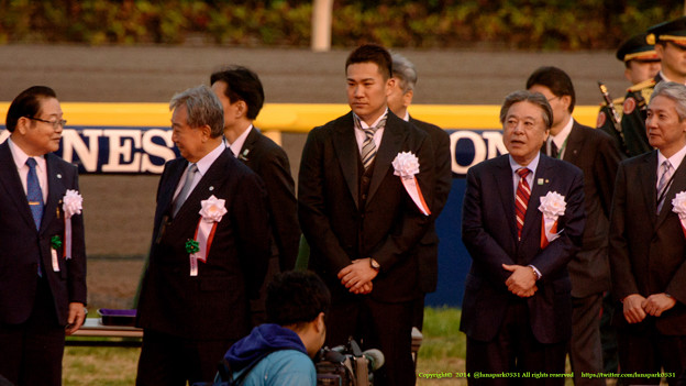 田中将大投手「えー、リン・チーリンさんの隣じゃないのかよー」【141130東京11Rジャパンカップ】　#JapanCup