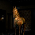 写真: 博物館で出迎える馬像「ビヤンヴニュ(ようこそ)だな、ゆっくり見てってシルブプレ」[151106Les Grandes Ecuries]