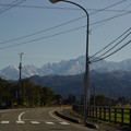 写真: 東大森交差点より剱岳を望む