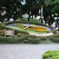 写真: 神戸市役所前の花時計