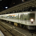 写真: 新宿駅に停車中の快速ムーンライト信州