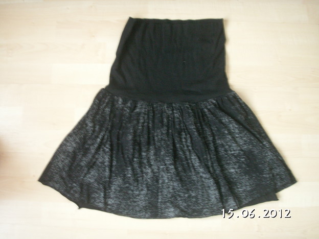 黒スカート