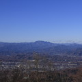 写真: 大霧山から望む両神山