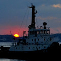夕陽の港