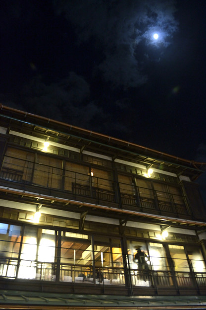 写真: 成田の夜