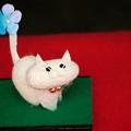 写真: 繭で作られた猫