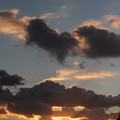 写真: 雲がもっくもくの夕空