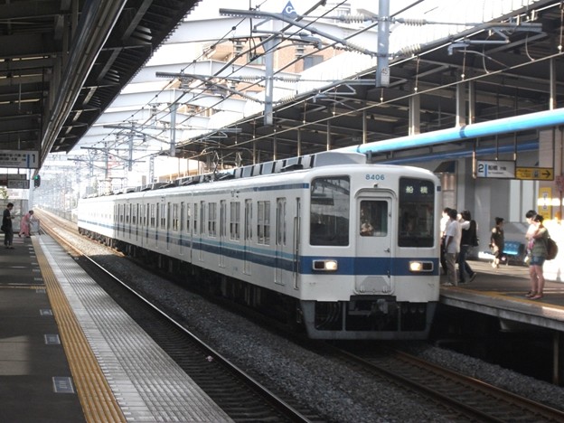 鎌ヶ谷駅に到着する８０００系初期車