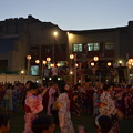写真: 日本人会夏祭り。盆踊り、子どもは楽しそう