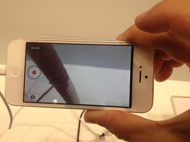 iPhone 5：カメラアプリ（動画撮影中）