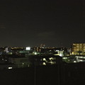 写真: 夜の城北線・小田井駅のホームと夜景 - 2