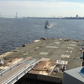 写真: ポートビル前の人口島に着岸しようとしている名古屋港遊覧船 - 1