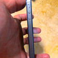 iPhone 4S No - 3：側面（音量操作ボタンとマナーモードスイッチ）