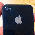 写真: iPhone 4S No - 8：背面（カメラとアップルマーク拡大）