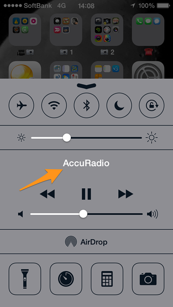 写真: iOS 7.1：バックグラウンドアプリの名前が、コントロールセンターに表示されるように - 1（AccuRadio）