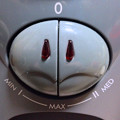 写真: カメの顔のような、オイルヒーターのスイッチ - 3