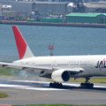 写真: JAL 777-200（JA8981）