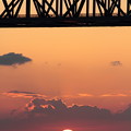 明石海峡大橋のダルマ夕日